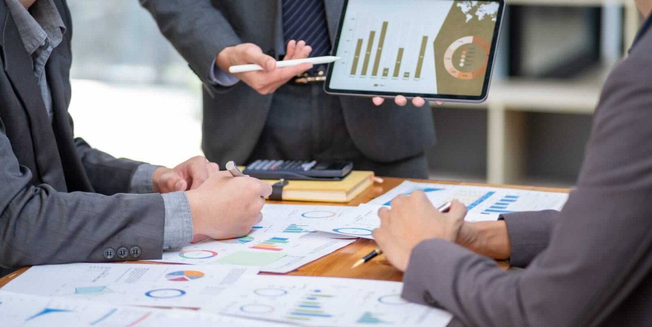 5 Ways Baytech Companies Can Help SMBs Embrace AI in Marketing