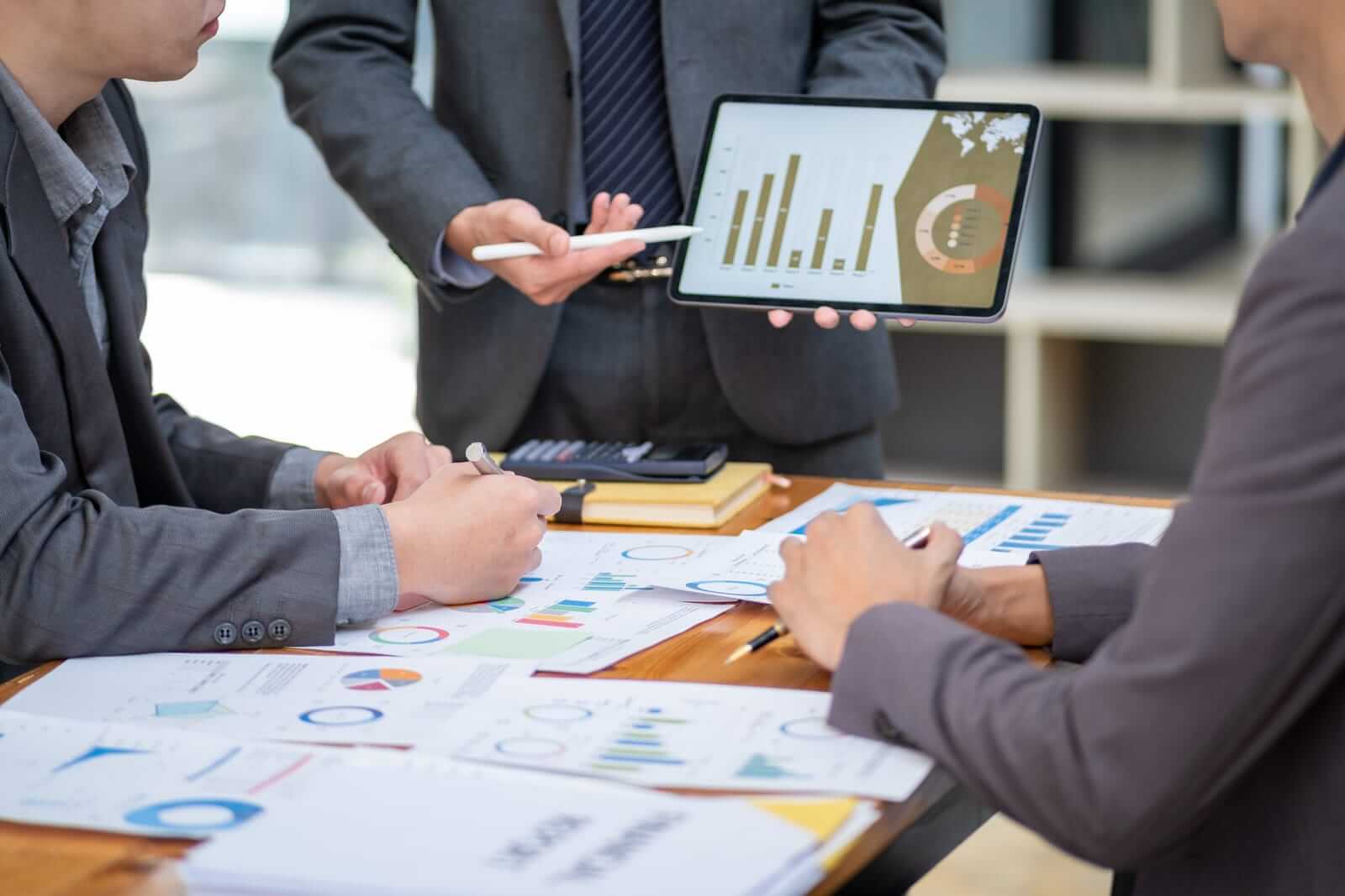 5 Ways Baytech Companies Can Help SMBs Embrace AI in Marketing